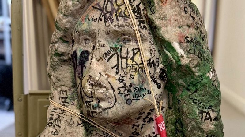 Hallado, de forma "casual", el busto robado de la tumba de Jim Morrison tras 37 aos desaparecido