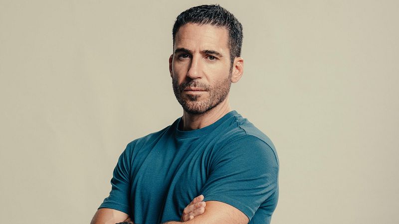 Miguel Ángel Silvestre debuta en RTVE con 'Weiss & Morales': ¡Este será su papel!