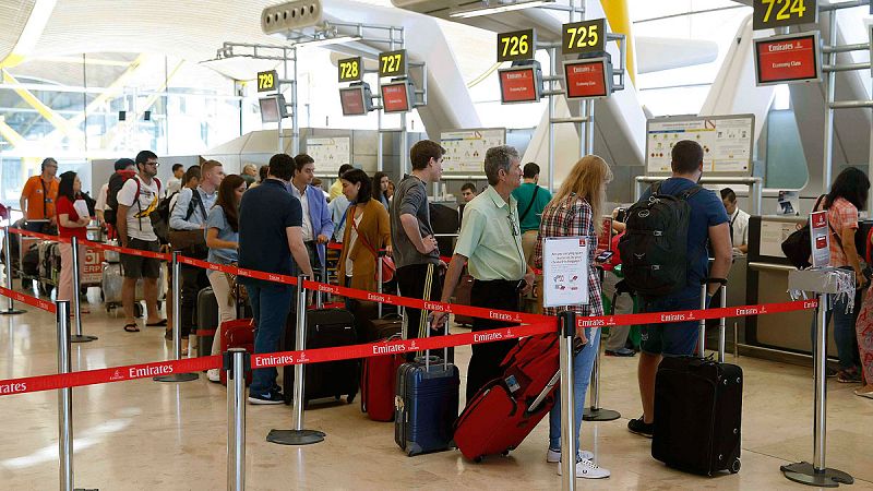 Los aeropuertos de Aena baten en 2017 récord de pasajeros al crecer un 8,2%