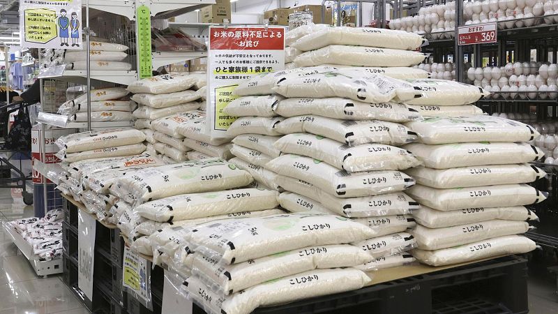 Dimite el ministro de Agricultura nipn tras decir que tiene arroz gratis en plena crisis por el precio del alimento