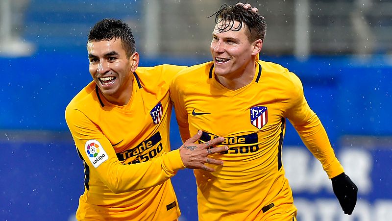 Gameiro mantiente al Atlético en la pelea por la Liga