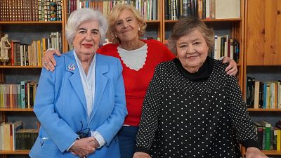 Paca Sauquillo, Manuela Carmena y Cristina Almeida, durante el rodaje de 'Las Abogadas y compañía'