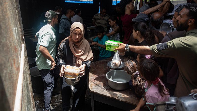 Guerra de Israel en Gaza, en directo | Israel deja 30 muertos en Gaza, donde la ayuda de algunos camiones empieza a distribuirse