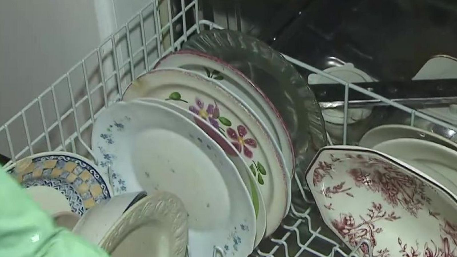 Condenado a pagar a su exmujer por no colaborar en casa - Mañaneros 360 | Ver