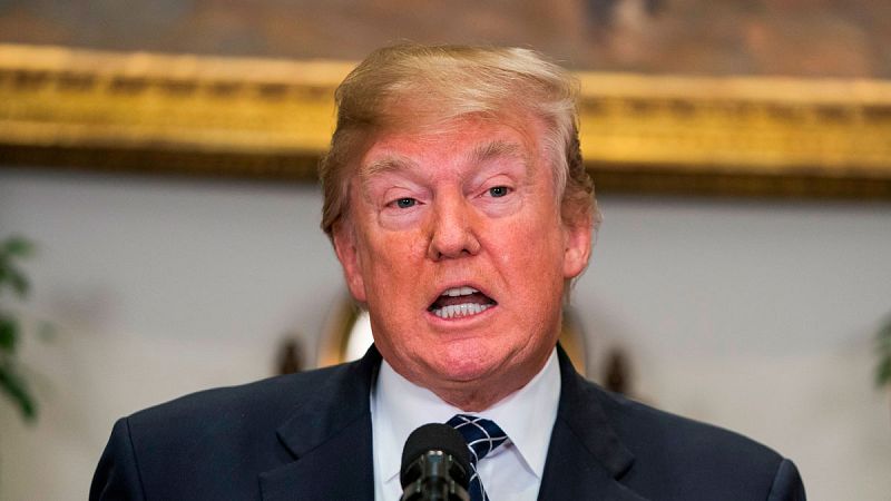 Trump acusa a los demócratas de inventarse la expresión "agujeros de mierda"