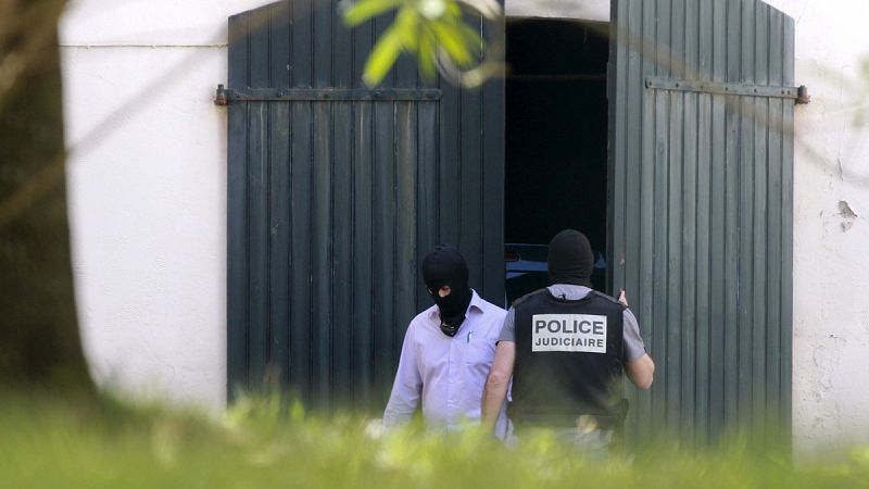 Descubierto un zulo de ETA con detonadores y explosivos en un bosque de Francia