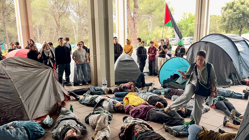 Una altra acampada propalestina sacseja el rectorat de la UAB
