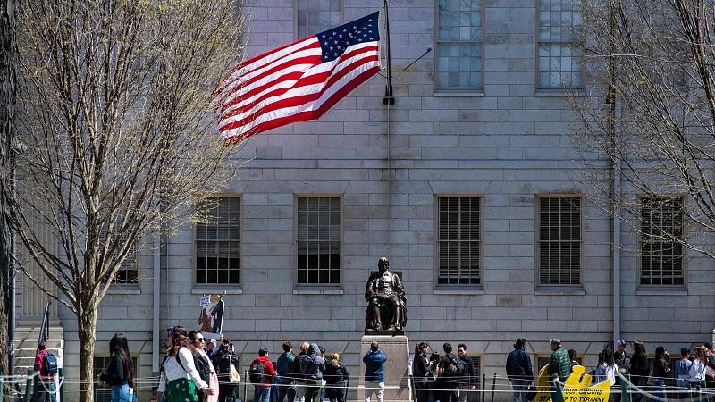 La "ansiedad" y la "incertidumbre" se extienden entre los españoles en Harvard tras el veto de Trump