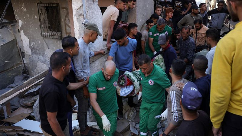 Un ataque israel deja decenas de muertos y atrapados en Yabalia, al norte de la Franja de Gaza