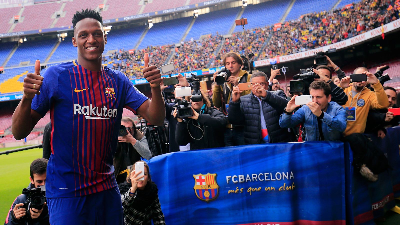 El Barcelona ha presentado a su nuevo fichaje, el colombiano Yerry Mina, en el Camp Nou.