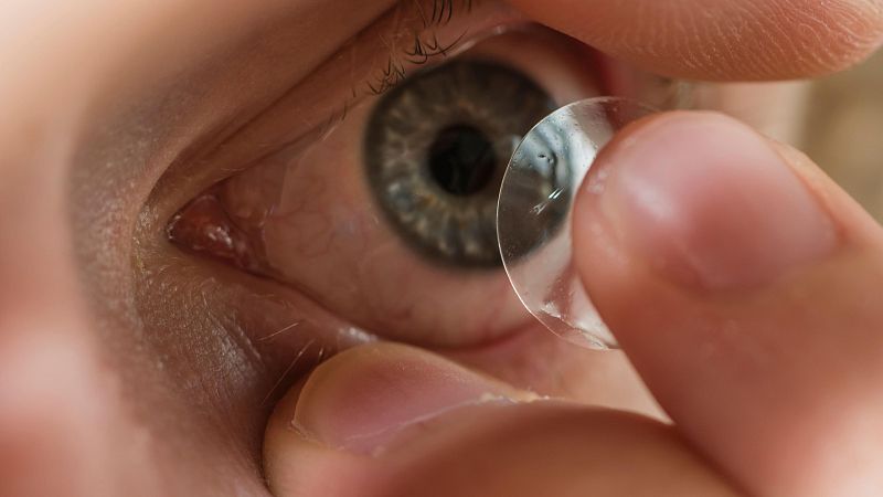 Desarrollan unas lentillas infrarrojas que permiten ver en la oscuridad