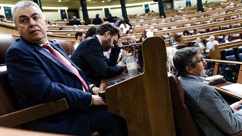 El PP carga en tromba contra "la guerra sucia" del Gobierno "mafioso" y el Ejecutivo responde: "Es todo fango"