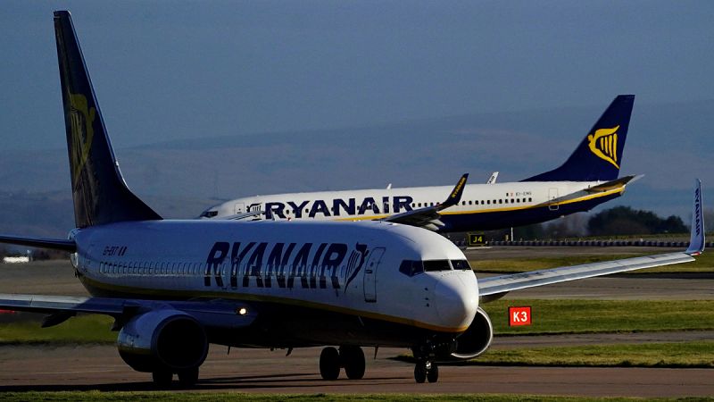 Ryanair cobrará desde este lunes un extra por llevar a bordo dos bultos de mano