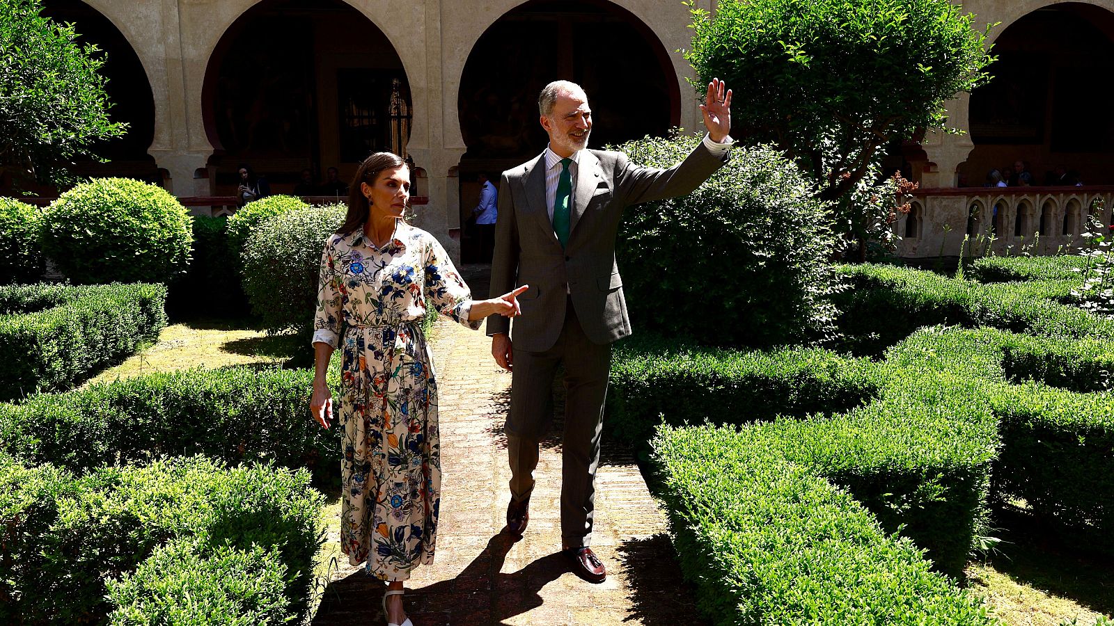 Los reyes visitan el Monasterio de Guadalupe, en Cáceres - La tarde en 24h | Ver