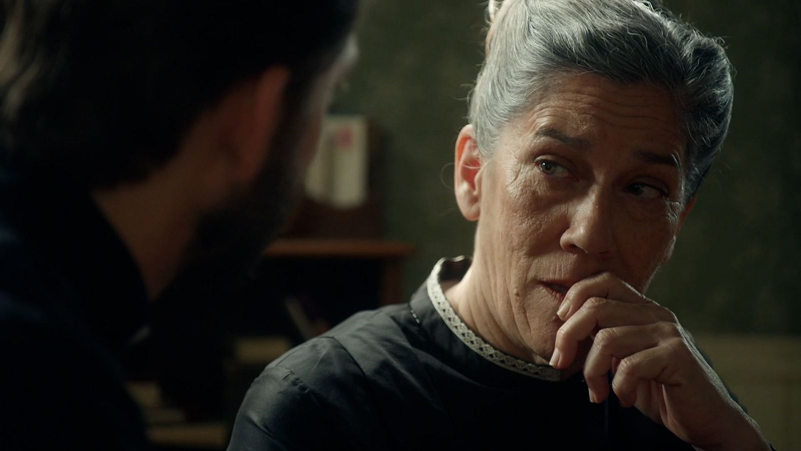 La Promesa - Petra, rota: "Me siento sola" - La promesa | Ver