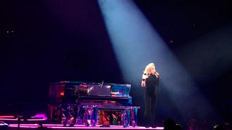 Lady Gaga roba el corazón a 15.600 fans  con un cariñoso concierto en el Sant Jordi