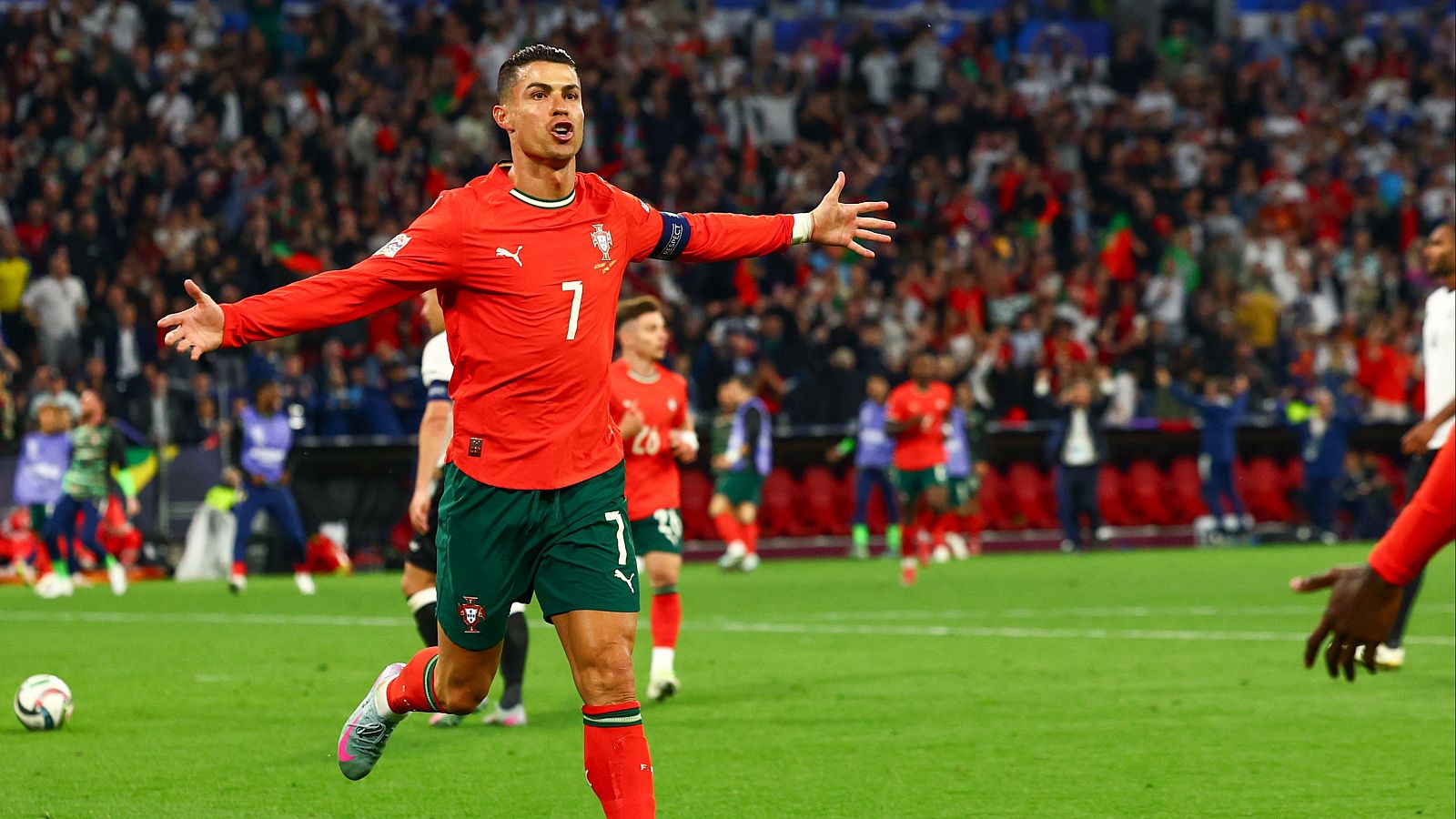 Cristiano Ronaldo marca el gol de la remontada a Alemania - Fútbol | Ver