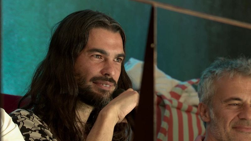 Quién es Óliver Laxe, director de 'Sirât', presente en La Revuelta