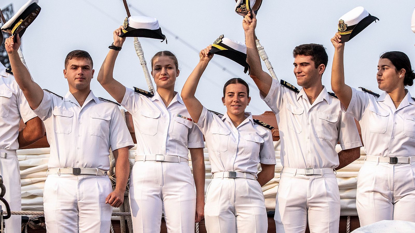 Leonor llega a Nueva York a bordo de Elcano en la última escala de su instrucción militar - Telediario 1 | Ver