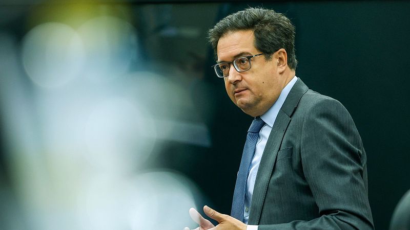 El Gobierno insiste en que Leire Díez no les "representa" y acusa al PP de "orquestar" una "guerra sucia" en su contra