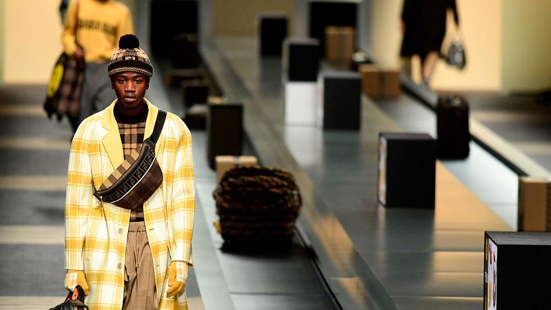 La logomanía vuelve a la pasarela de Milán