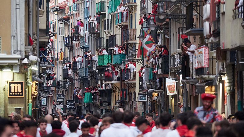 La previa de San Fermn, el ltimo peldao musical de una "Escalerica" multicolor