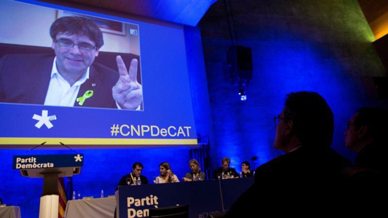 Puigdemont jura la Constitución por "imperativo legal" y "con fidelidad al pueblo" para tener el acta de diputado