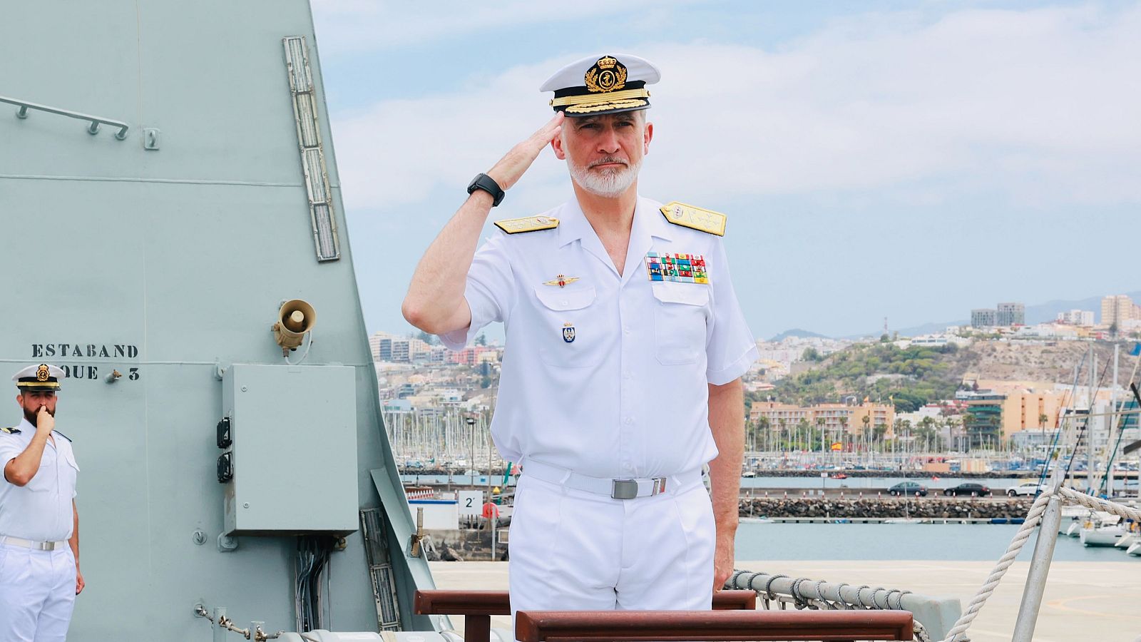 Felipe VI acude a Canarias por el 'Día de las Fuerzas Armadas' - Telediario 2 | Ver