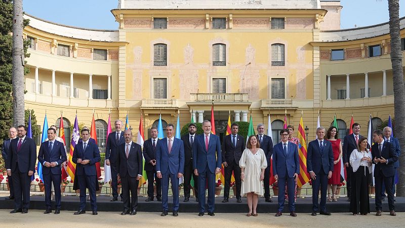Sánchez pide "sentido de país" por la vivienda y defiende las lenguas cooficiales en una tensa Conferencia de Presidentes