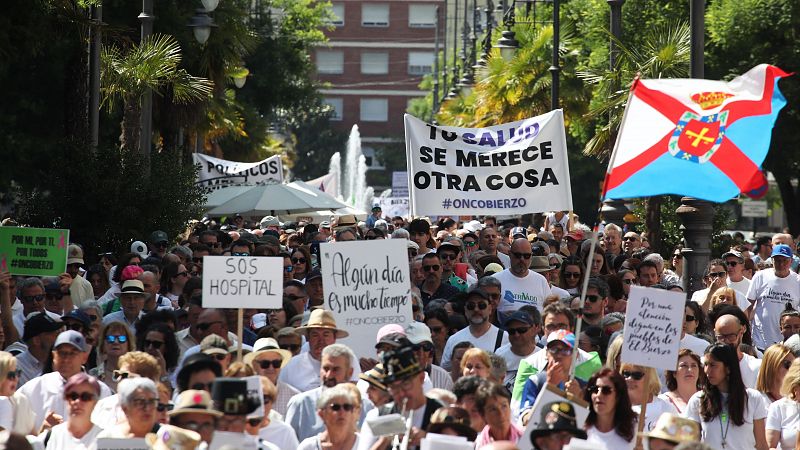 Miles de personas recorren las calles de Ponferrada en defensa de una sanidad pblica y de calidad