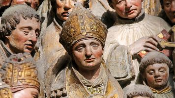 San Fermn en un relieve de la Catedral de Nuestra Seora de Amiens, Francia