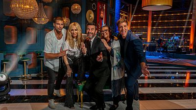 Arturo Valls con sus invitados de esta semana: Marta Snchez y Maxi Iglesias y Mara del Monte y Xuso Jones