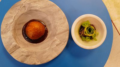 Receta de brioche relleno de centollo con mole y flor de aguacate de MasterChef 13