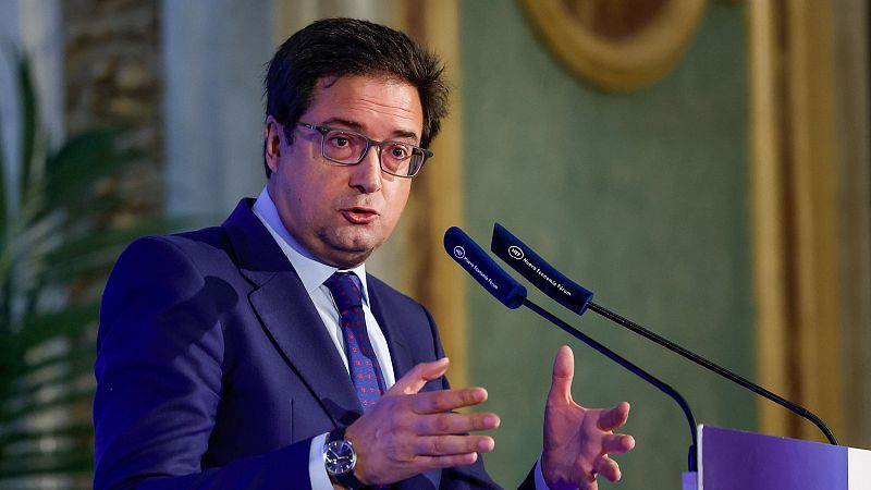 Óscar López tacha de "falsedad" el auto por el que se procesa a García Ortiz: "Es de aurora boreal"