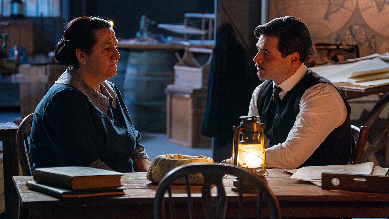 La Promesa - Manuel cuenta a Simona la verdad sobre la vida de Toño - La promesa | Ver