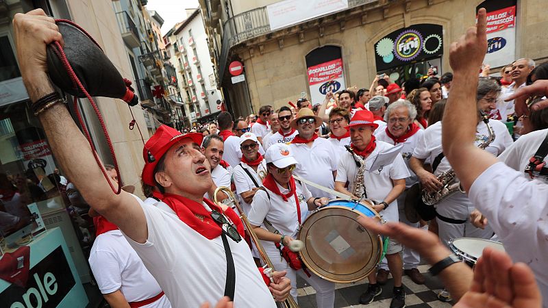 Las charangas, el latido musical de las calles pamplonesas en San Fermín