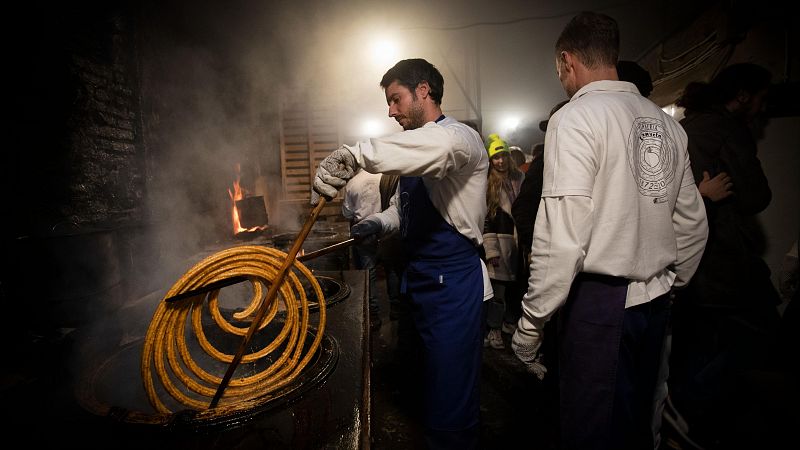 El negocio familiar que solo abre por San Fermín: "mis hermanos cierran sus despachos para atender la churrería"