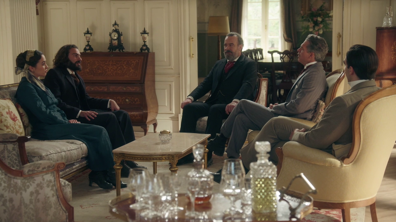 La Promesa - Lisandro ofrece a Adriano un título nobiliario como agradecimiento - La promesa | Ver