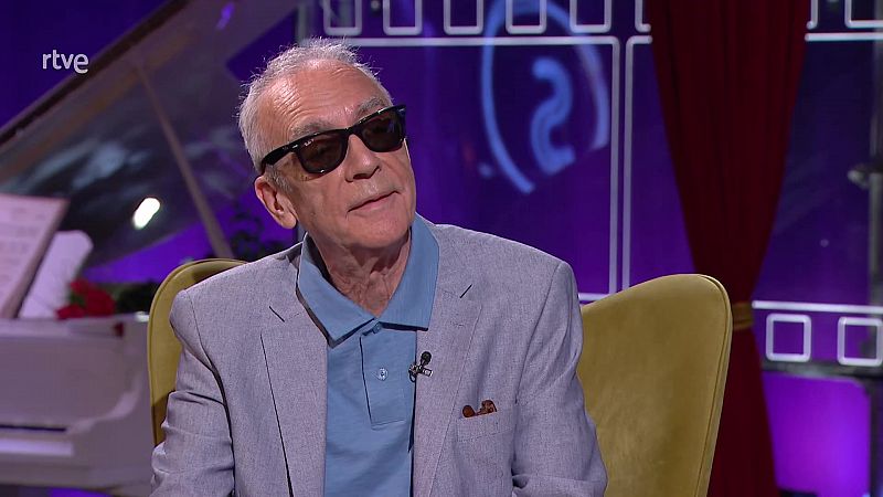 Juan Jos Mills, escritor: "Para ser novelista conviene ser un poco tonto"
