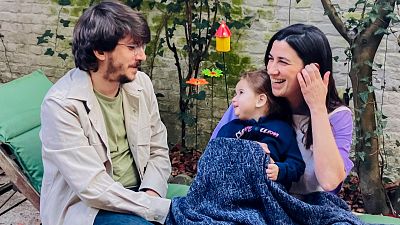 La enfermedad de Laia: solo coincide con cincuenta personas - Más cerca | Escuchar