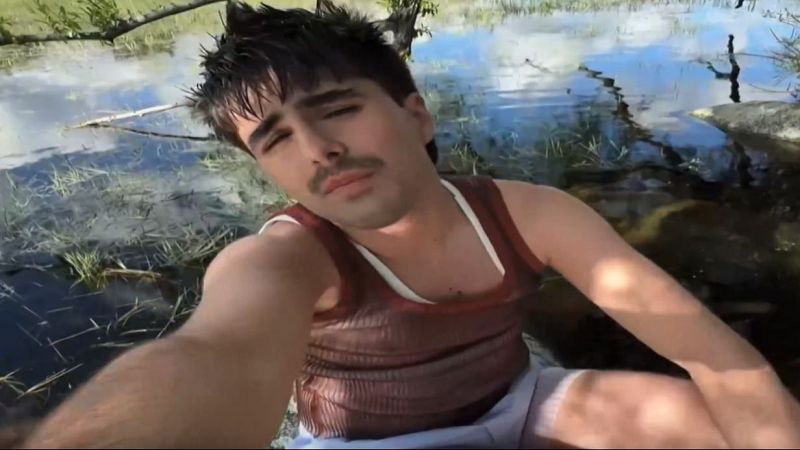 Martin Urrutia presenta su nuevo single, "Nadadora"