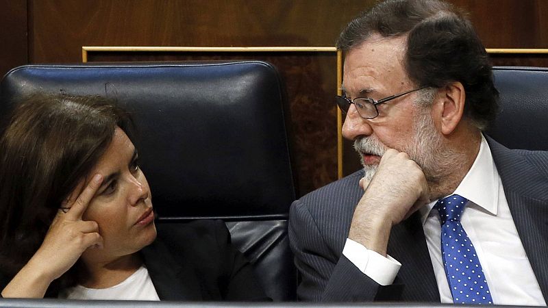 El Gobierno cree que Puigdemont sólo será investido "violando la ley" y el PSOE apoyaría el mantenimiento del 155