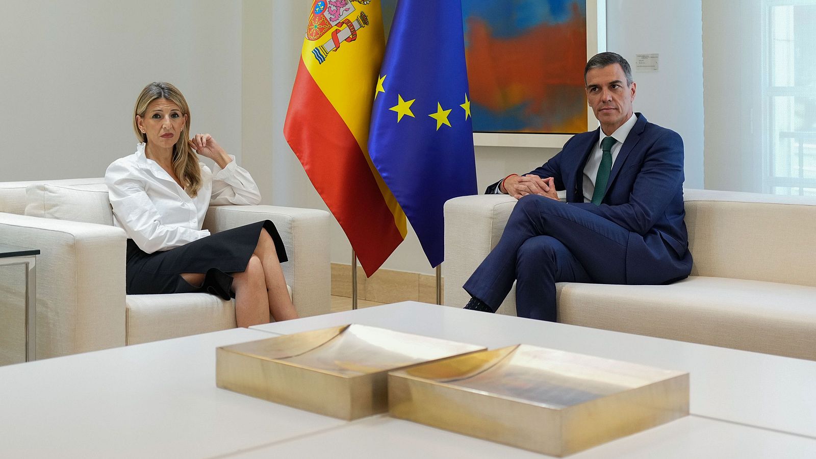 Sánchez inicia con Díaz la ronda de contactos con los socios de investidura - Telediario 2 | Ver