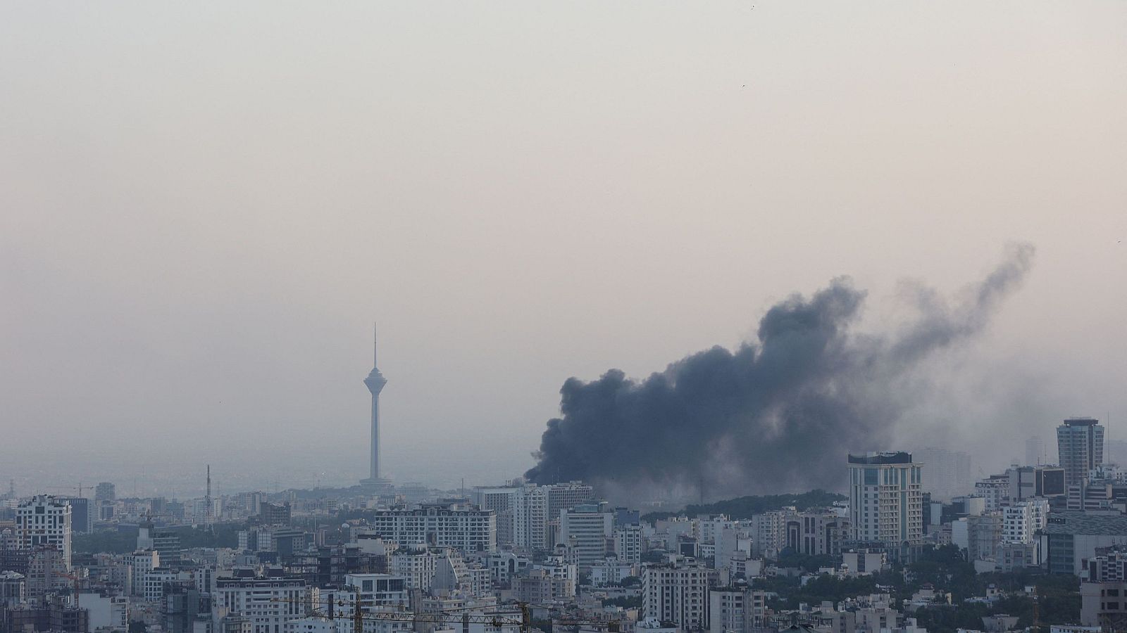 Escalada bélica entre Israel e Irán: el Organismo Internacional de Energía Atómica confirma daños en la planta nuclear iraní de Natanz - Telediario 2 | Ver