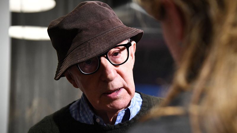 Dylan Farrow reitera que Woody Allen abusó de ella sexualmente y él la acusa de cinismo