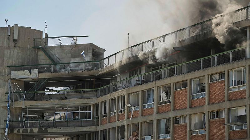 Irán bombardea un hospital israelí mientras aumenta la escalada militar tras una semana de enfrentamientos