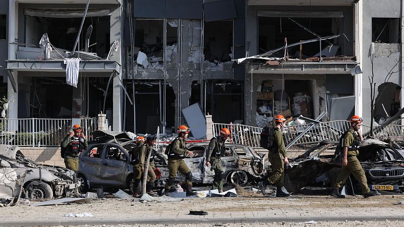 Los ataques cruzados persisten entre Irán e Israel tras una semana de una guerra incierta que mira a EE.UU.