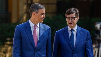 El presidente del Gobierno, Pedro Snchez, y el 'president' cataln, Salvador Illa, en la ltima Conferencia de Presidentes en Barcelona