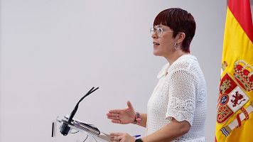 La diputada de Comproms gueda Mic en la rueda de prensa de portavoces