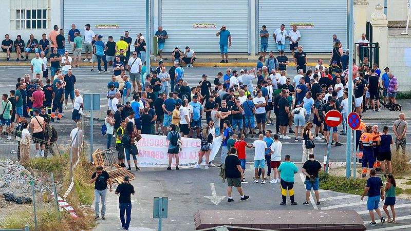 Continúan las protestas del metal en Cádiz y causan cortes de tráfico en la segunda jornada de huelga indefinida